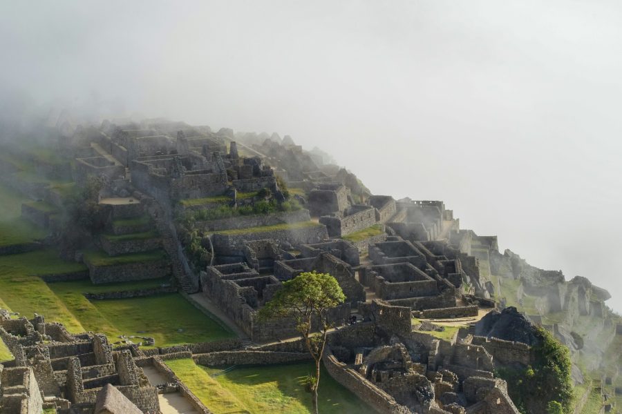 cidadela de machu picchu cercada por neblina