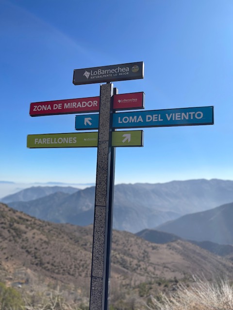 placas de direção para as estações de esqui no Chile