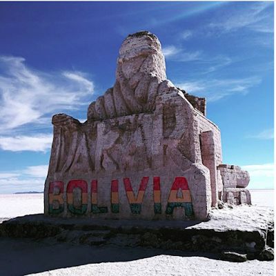monumento Dakar no salar que Uyuni