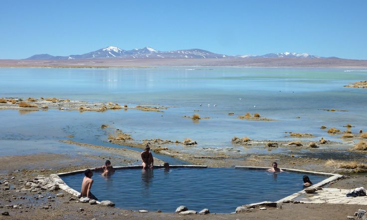 Fotos das paisagens no salar de uyuni, como termas de polques, monumento dakar, museu de sal 