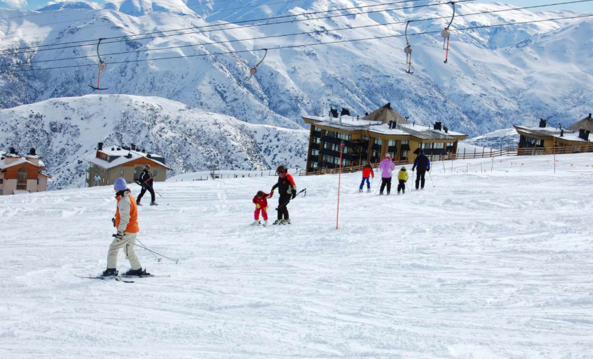 prática de ski no parque el colorado é aproveitada melhor com seguro viagem cobre covid e emergências médicas