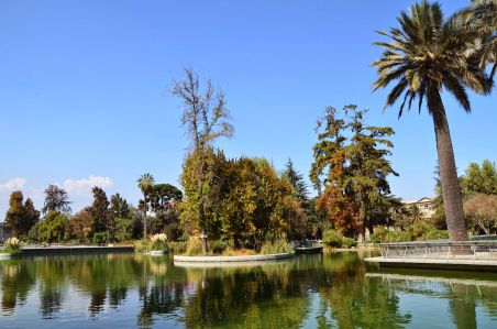 Parque Quinta Normal, localizado no Chile, conhecido pelo lago e arvoredo ao redor. Um grande parque com diversos museus (alguns gratuitos ou com valores simbólicos), perfeito para um dia de cultura e lazer ao ar livre.